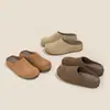 Zapatos Cálidos Birkenstock Retro que Aumentan la Altura Punta Redonda Moda Nueva Otoño e Invierno 2025 Calzado Exterior Pantuflas Baotou para Mujer Color Camel