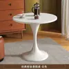 Mesa Redonda de Comedor Nórdica Casual Retro Nogal Pequeña Mesa Redonda para Hogar Apartamentos Pequeños Balcón Tulipa Mesa de Café Reunión Mesa de Té con Leche