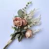 Borde quemado Rosa sosteniendo flor flor artificial borde quemado rosa mesa de comedor portabotellas ramo de flor artificial hotel flor de seda respaldo de silla Flor
