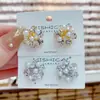 Pendientes Retro de Lujo Ligero con Zirconia, Perla y Pétalo para Mujer, Pendientes Elegantes y Modernos para el Trabajo con un Toque de Alta Gama, Accesorios para Orejas Únicos y Versátiles