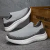 Casal 2026 Primavera/Verão Flyknit Respirável Leve Tênis Esportivo Solado Macio Slip-on Sapatos Preguiçosos Unissex Sapatos de Malha