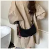 E-commerce Transfronteiriço Fábrica de Origem de Bolsas de Mão Bolsa de Dumpling de Ombro Único Bolsa de Chifre de Boi Camurça Bolsa Transversal Simples