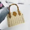 Nova bolsa de mão de palha com alça de bambu vintage para mulheres, bolsa de praia simples de papel, bolsa transversal de ombro estilo niche ins