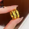 No Mesmo Estilo daquele Usado em Joalherias, o Método Antigo de Artesanato Cria um Efeito Deslumbrante de Gelo Triturado. A Versão Estreita do Anel é Durável e Não Desbota Facilmente. O Design Fechado Adiciona um Toque de Elegância e É um Acessório de Luxo Leve. a Versão Larga do Anel é Adequada para o Dedo Indicador