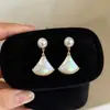 Elegante HerederaEstilo Fresco Bolso de Lunares Plateados Arete Arete Único Mujer 2026 Aretes Súper Hermosos