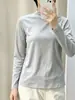 Camiseta de manga larga para mujer de algodón puro de alta calidad con cuello semi-alto, cuello blanco pequeño de pie, corte ligeramente holgado, adecuada para primavera y otoño, se puede usar como capa interior o sola, moderna