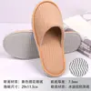Pantuflas desechables de algodón y lino con base antideslizante para hotel Artículos de tocador desechables para hotel Personalización de pantuflas desechables para casa de huéspedes