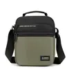 Al por mayor del fabricante Nueva bolsa cruzada casual de nailon para hombre, bolsa de hombro multifuncional para exteriores, bolsa cruzada deportiva pequeña a la moda