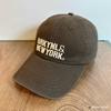 BRKYNL & NEWYORK Gorra de béisbol bordada en inglés estilo coreano para hombres y mujeres, misma moda, combina con todo, hace que la cara se vea pequeña, gorra con visera