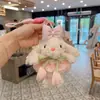 Falda Linda de Gasa con Tulipanes Llavero Colgante de Conejito para Oreja Muñeco de Peluche Lindo Conejito Colgante para Bolsa Roja de Red