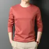 Nova camiseta masculina de outono com manga longa e gola redonda, cor sólida, camiseta base, camiseta básica de algodão mercerizado com manga longa masculina
