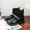 Botas de Cano Curto para Meninas Botas Meia Forradas com Fleece Infantil 2026 Outono/Inverno Novo Estilo Britânico Botas de Couro Pretas para Meninas Sapatos de Princesa com Solado Macio