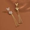 Aretes de Borla de Mariposa de Circonita de Lujo de Entrada Francesa Chapados en Oro Real de 14K Aretes Elegantes de Alta Gama para Todos los Días