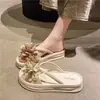 Zapatillas de Flores de Hada de Moda Plataforma Suela Suave 2024 Una Tira Frescas de Verano Nuevas Versátiles de Verano para Mujer Chanclas de Playa