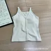 Estilo Garota Popular Camisole com Decote em V Profundo e Botões com Bojo, Apresentando um Lindo Design nas Costas, Modelagem Justa, Top Moderno e Versátil