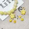 Accesorio popular de TikTok con colgante de flor de ciruelo pequeña que cambia de color, llavero hecho a mano con tallado fino, pulsera, collar