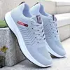 Nuevos zapatos de malla para primavera y otoño para hombre, venta al por mayor transfronteriza, zapatillas deportivas transpirables de punto volador, zapatos casuales cómodos para hombre, venta al por mayor para hombres