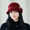Novo chapéu de lã para equitação de outono e inverno para mulheres com laço, vintage elegante, afina o rosto, chapéu bucket moderno, chapéu de proteção solar