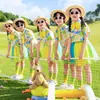 Novo Estilo de Verão para Alunos do Ensino Fundamental: 61 Traje de Performance Infantil, Camisa Floral Estilo Hong Kong, Roupa de Dança, Traje de Formatura do Jardim de Infância