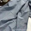Tela de Mezclilla Lavada con Sal con Estampado Floral de Rosas Pequeñas para Ropa, Vestidos y Bolsos, Mismo Estilo que el de Lucy