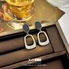 Galvanoplastia em Ouro Real, Brincos Elegantes e Luxuosos de Zircônia Preta, Brincos de Design Elegante de Nicho, Brincos com Senso de Design e Sofisticados