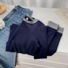 Otoño 2026 Nuevo Estilo Coreano Bloque de Color Ajustado Cuello Redondo Falso Dos Piezas Versátil Manga Larga Camiseta Capa Base para Mujer Chic