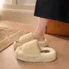 Pantuflas peludas súper elegantes de suela gruesa, de moda, que aumentan la altura, para mujer, adecuadas para usar en exteriores, con un tacto de alta gama, moderno modelo nuevo de otoño, pantuflas sin cordones para uso en exteriores