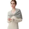 Xale Triangular de Cashmere Feminino Cachecol com Design de Furo Torcido Capa Outono/Inverno Novo Estilo Cachecol de Pescoço Vazado Proteção Quente para o Pescoço