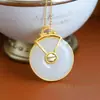 Collar con colgante de hebilla de paz huaigu de jade blanco Hetian de Xinjiang natural, anillo plano blanco grasa de oveja incrustado en plata s925