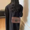 Bolsa Feminina Corrente Personalidade Retro Fashion 2026 Verão Nova Textura Pequena Quadrada Estilosa para o Dia a Dia Ombro Único Transversal