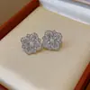 Brincos de Borboleta com Diamantes Pintados em Spray de Agulha de Prata, Luxo Acessível, Brincos de Alta Qualidade, Modernos, Requintados e Versáteis, Brincos Personalizados para Mulheres