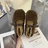 Sapatos Estilo Fada Retrô de Pelo de Cordeiro para Roupas de Exterior Femininas Novo Estilo Outono e Inverno 2025 Sapatos Mary Jane Macios com Forro de Lã