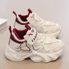 Zapatillas versátiles para niñas 2026 primavera y otoño nuevos zapatos de papá para niños zapatos de correr transpirables antideslizantes para niños mayores