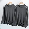 Camiseta masculina de manga comprida, oversized e de corte solto, perfeita como camada base para o outono, com estampas da moda e cores lisas, versátil e estilosa