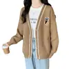 Cárdigan de punto bordado nuevo de otoño e invierno japonés y coreano con diseño de parche de oso, top suelto versátil, suéter abrigo para mujer