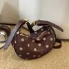 Bolsa de Axila Suede com Bolinhas Estilo Coreano Bolsa de Mão Versátil Simples Bolsa de Ombro Bolsa de Ombro Única Feminina Atmosférica Outono/Inverno