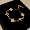 Pulsera de flor de acetato rosa con circonita, ligeramente dulce y delicada, fresca y dulce, joyería con sensación de lujo ligero y alta gama