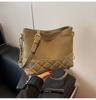 Bolso Femenino Súper Caliente Todo Combinación Bolsa Cubo de Tela Negro Dorado Bolso de Hombro Único con Cadena Bolso de Alta Gama