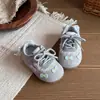 Tênis fofos estilo alemão para meninas, nova coleção outono 2026, sapatos casuais versáteis, tênis confortáveis de sola macia com detalhes de laço e cadarço