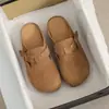 Sapatos femininos estilo Birkenstock mais vendidos, nova coleção outono 2026, sapatos baixos retrô em camurça, mocassins slip-on com design de bico fechado