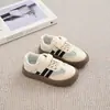 Sapatos de Tela Femininos 2026 Nova Primavera Verão Sapatos Brancos Masculinos Solado Macio Tênis de Skate Femininos Sapatos de Tela Única Respiráveis Tendência