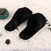 Venta al por mayor de fábrica zapatillas de algodón con suela gruesa de otoño e invierno para el hogar zapatos de algodón tipo media bolsa Mao Mao zapatillas de algodón de color liso