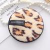 Almohadilla Desmaquillante de Microfibra con Estampado de Leopardo, Diseño de Borde Redondeado, Gancho para Colgar, Polvera para Mujer, Doble Uso para Seco y Húmedo, Venta al por Mayor desde el Fabricante