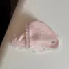 Pinza para el pelo triangular con ribete de encaje estilo coreano, pasador de tela de alta gama para mujer, ideal para recogidos voluminosos, accesorio para el pelo de pinza de tiburón