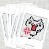 Linda pixel art de dibujos animados con un personaje pequeño y adorable; un patrón para arte con cuentas, un diseño de postal y materiales de referencia para crear artículos pequeños y encantadores