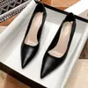 Zapatos de Mujer Pequeños de Tacón Alto Estilo Francés, Modelo Nuevo, Zapatos Negros Formales Profesionales de un Solo Color, Zapatos de Trabajo de Cuero Suave de Otoño, Tacón Medio 2026