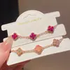 Pulseira Flor Trevo da Sorte em Resina com Zircônia Estilo Levemente Luxuoso Retrô Europeu e Americano Nicho de Alta Qualidade Exquisita Personalizada Joia de Mão para Mulheres