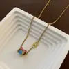 Collar de acero de titanio Golden Love para mujer, estilo frío, elegante, cadena de clavícula, diseño de nicho, cadena de collar sencilla que combina con todo.