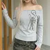 Camiseta corta de manga larga off-shoulder con estampado floral inglés Y2K coreana y japonesa, cuello enrollado, corte ajustado para mujer