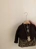 Conjunto de Duas Peças para Meninas Estilo Coreano Outono e Inverno 2025 Nova Moda Tricô Gola Redonda Manga Longa e Saia Versátil Estilosa Estampa de Leopardo